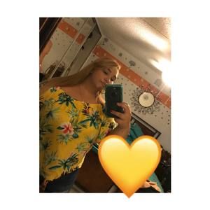 Meet your Posher, Astrid nicole